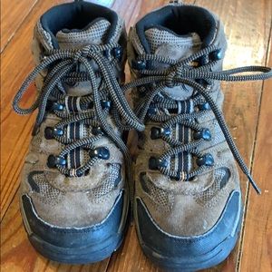 Boys Nevados hiking boots